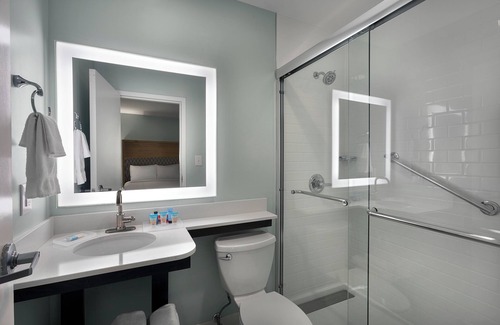 Isle of Palms Hotel | Oceanfront Seaside Inn with Pool and Restaurant Amenities
