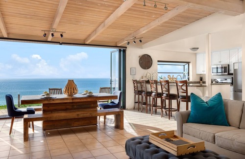 Leucadia House | Exquisite Seaside Duplex with Ocean Views and Putting Green
