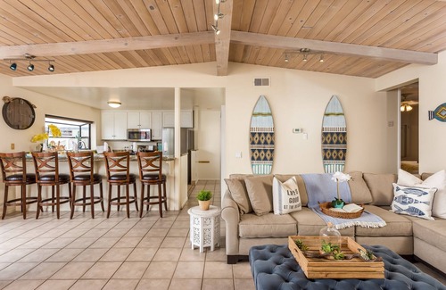 Leucadia House | Exquisite Seaside Duplex with Ocean Views and Putting Green