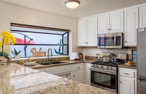 Leucadia House | Exquisite Seaside Duplex with Ocean Views and Putting Green