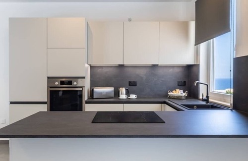 St. Andrew's Apartment | Elegant Seaside Retreat in Pembroke St Julians with Kitchen