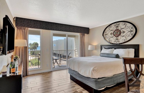 Rocky Point Hotel | Ocean View Retreat with Balcony & Pool - Rated 8.2/10