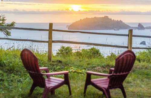 Westhaven-Moonstone House | Family-Friendly Seaside Meadow with 9.4/10 Guest Ratings