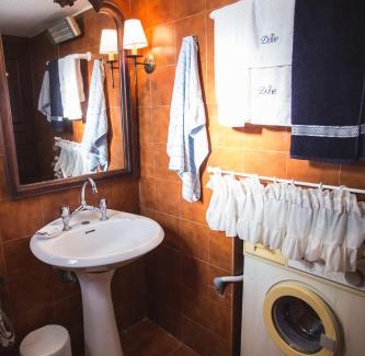 Kalyves Polygyrou House | Guest Rated 10/10: Seaside Mikiverna Cozyhome Retreat