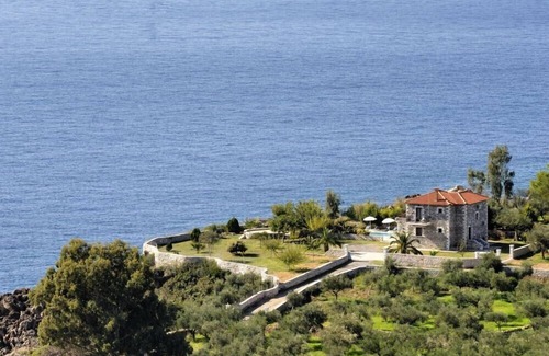 Lefktron Villa | Premier Seaside Mulberry Villa with Ocean Views & Pool