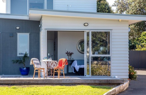 Blackpool Apartment | Unforgettable Ocean View Retreat at Seaside on Waiheke
