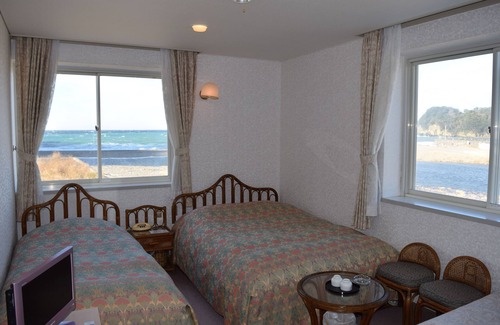 Nishina House | Eco-Friendly Seaside Resort Pension Surfrider - Guest Rated 9.4