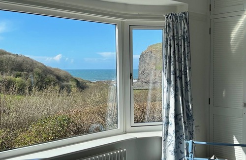 Crackington Haven House | Coastal Escape: 2-Bedroom Bungalow Steps from Beach
