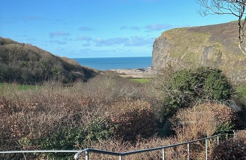 Crackington Haven House | Coastal Escape: 2-Bedroom Bungalow Steps from Beach