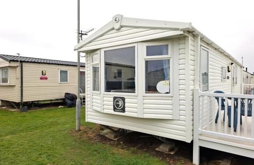 Dymchurch Apartment | Family-Friendly Retreat at New Beach Holiday Park