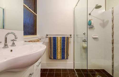 Jervis Bay Villa | Seaside retreat, direct beach access, no roads to cross.