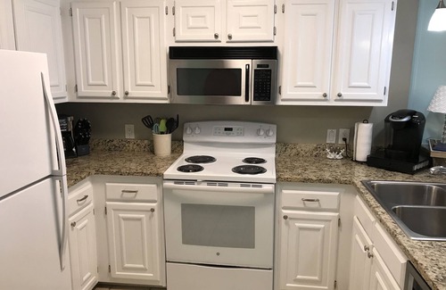 Holden Beach Condo | Pet-Friendly Seaside Retreat: Oceanfront Condo with Pool
