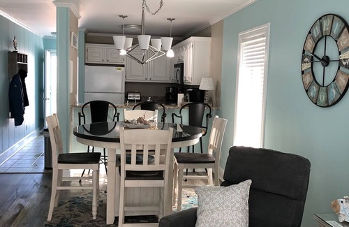 Holden Beach Condo | Pet-Friendly Seaside Retreat: Oceanfront Condo with Pool