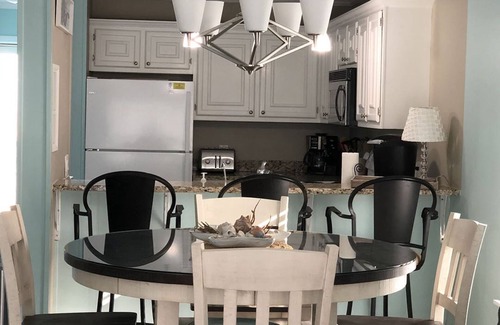 Holden Beach Condo | Pet-Friendly Seaside Retreat: Oceanfront Condo with Pool