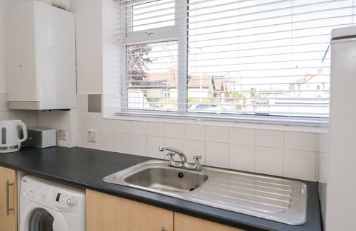 Prestatyn Cottage | Seaside Retreat: Pet-Friendly Holiday Cottage with Ocean View