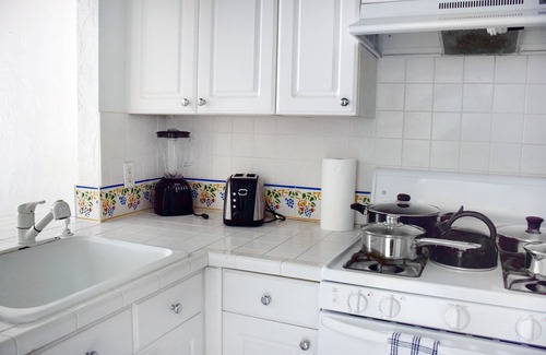 Key Biscayne Apartment | Seaside Retreat: Suite with Private Beach Access & Pool