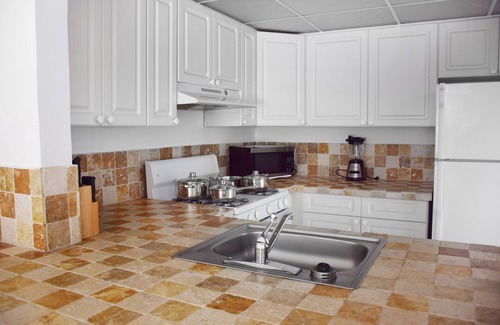 Key Biscayne Apartment | Seaside Retreat: Suite with Private Beach Access & Pool