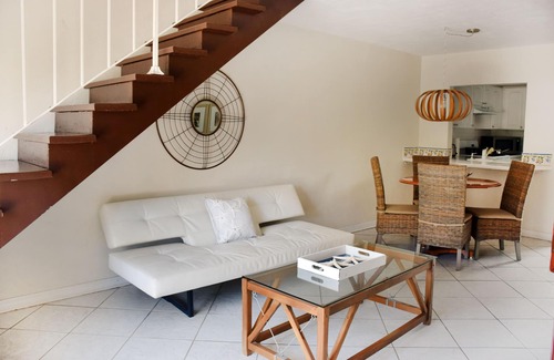 Key Biscayne Apartment | Seaside Retreat: Suite with Private Beach Access & Pool