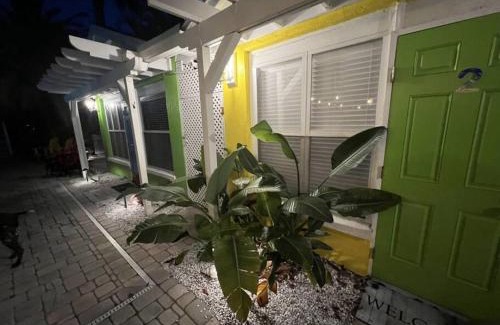 Indian Rocks Beach Apartment | Cozy Oceanfront Retreat Cottages with Pool & Pet-Friendly Stay