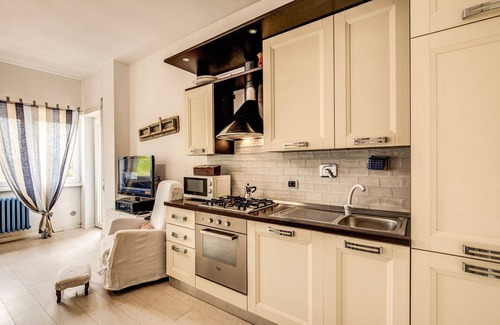 Quartiere XXXIII Lido di Ostia Ponente Apartment | Seaside Rome APT: Oceanfront Getaway with Top Amenities