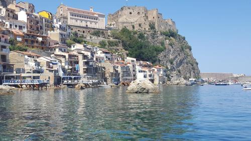 Scilla Bed & Breakfast | Seaside Retreat with Breakfast and Dining Options