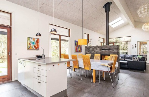 Lonstrup House | Spacious Holiday Home for 10 in Oceanfront Hjørring