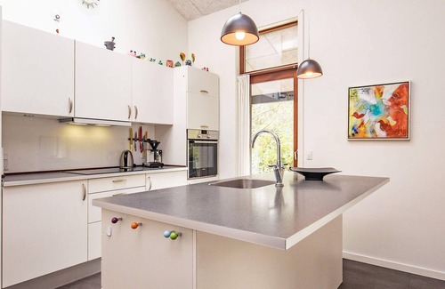 Lonstrup House | Spacious Holiday Home for 10 in Oceanfront Hjørring