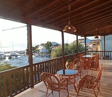Nikiana House | Oceanfront Seaside Selana Home with Family-Friendly Amenities