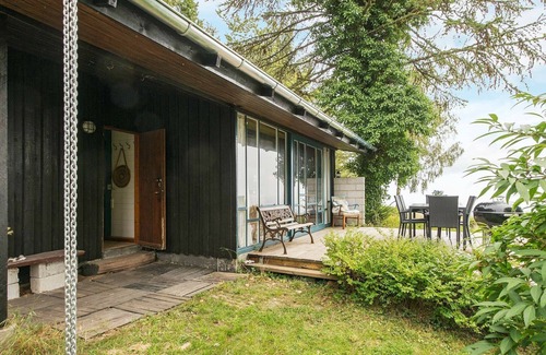 Knebel House | Spacious 6-Person Holiday Home in Knebel with Ocean View