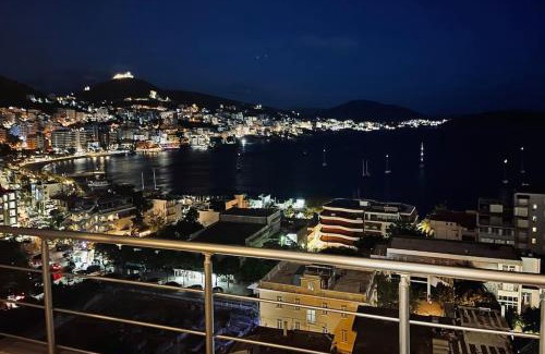Qender Apartment | Seaside Serenity: Guest Rated 10/10 with Free Parking!