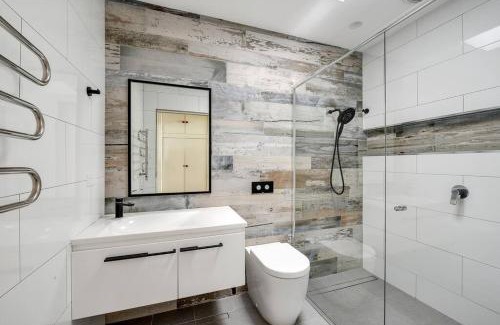 Port Macquarie House | Seaside Serenity: Oceanfront Spa & Games Room Retreat