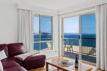 Sandy Bay House | Seaside Serenity: Premier Waterfront Retreat for Families