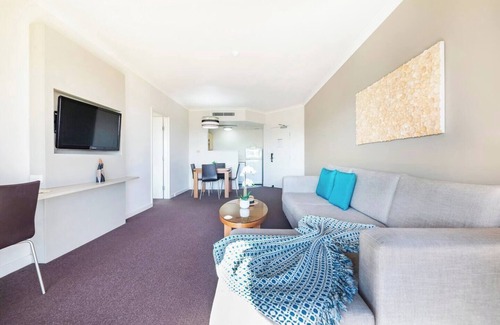 Darwin City Centre Apartment | Tranquil Seaside Escape with Pool & Family-Friendly Amenities