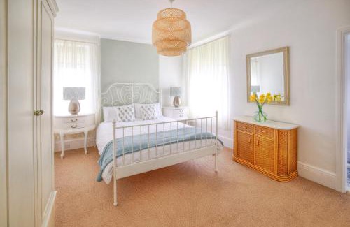 West Kirby House | Seaside Retreat: 4 BR Near Town & Ocean View Amenities