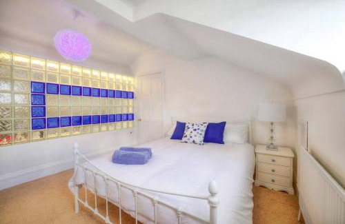 West Kirby House | Seaside Retreat: 4 BR Near Town & Ocean View Amenities