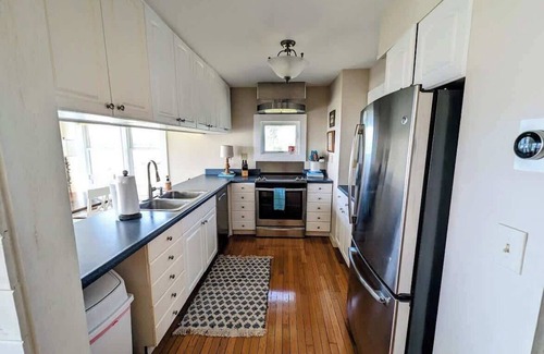 Ellsworth House | Oceanfront Seaside Spindle Cottage - Rated 10/10 by Guests