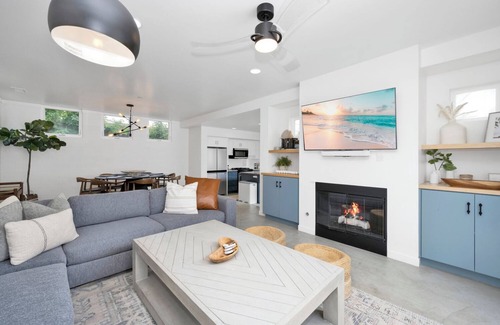 Leucadia House | Coastal Retreat: Family-Friendly Home with Pool & Breakfast
