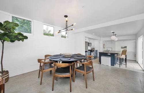 Leucadia House | Coastal Retreat: Family-Friendly Home with Pool & Breakfast
