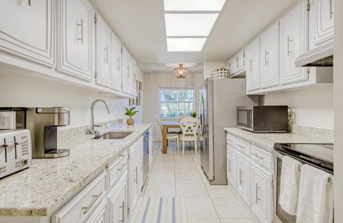 Juno Beach House | Seaside Splendor: Family-Friendly Escape with Top Reviews