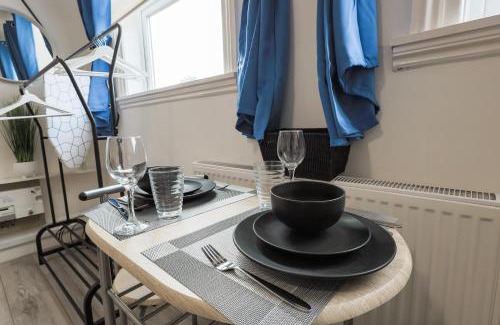Clacton-on-Sea Apartment | Cozy Seaside Studio 1: Ideal Central Retreat with Hot Tub