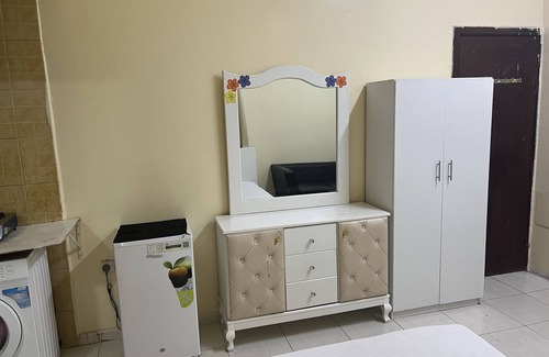 Sharjah Apartment | Cozy Seaside Studio Apartment - Child Friendly Retreat