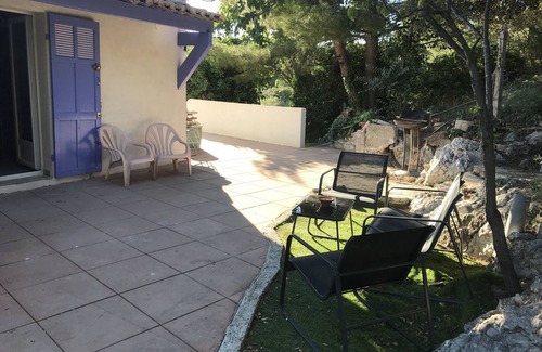 Martigues Apartment | Pet-Friendly Seaside Studio in La Couronne for Families