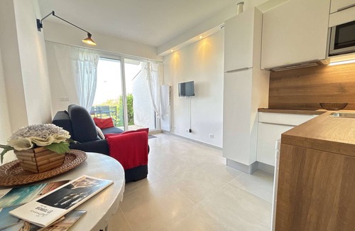 Royan Apartment | Oceanfront Studio Royan: Ideal for 3 with Spa Access