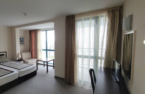 Golden Sands Apartment | Ocean View Seaside Studio in Sables d'Or, Bulgaria