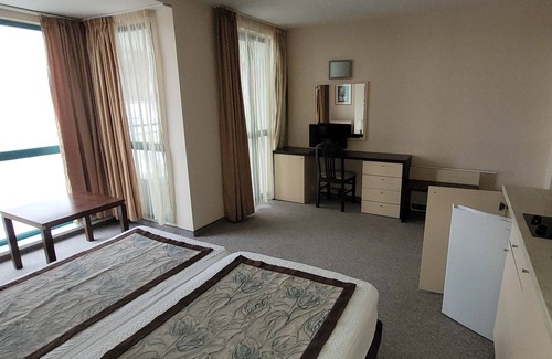 Golden Sands Apartment | Ocean View Seaside Studio in Sables d'Or, Bulgaria