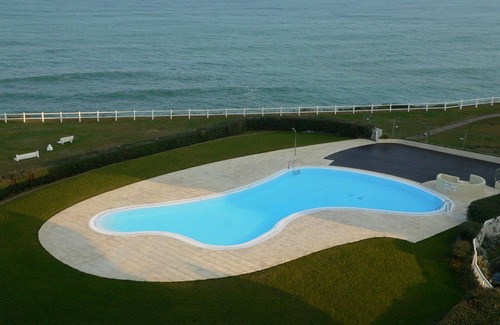 Behobie Apartment | Cozy Seaside Studio with Pool and Spa for Your Getaway