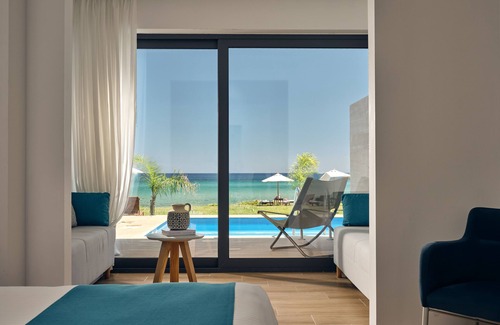 Neromilos Hotel | Relaxing SeaSide Suite with Private Pool and Ocean View