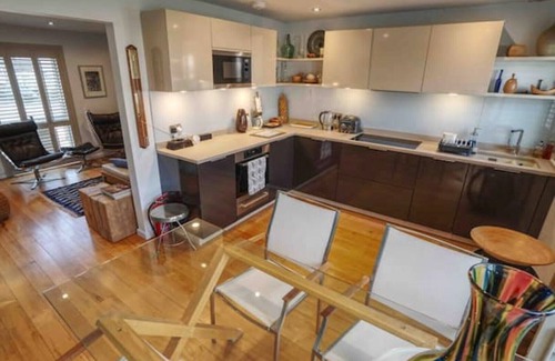 Shoreham-by-Sea House | Top-Rated Seaside Townhouse with Sauna near Brighton