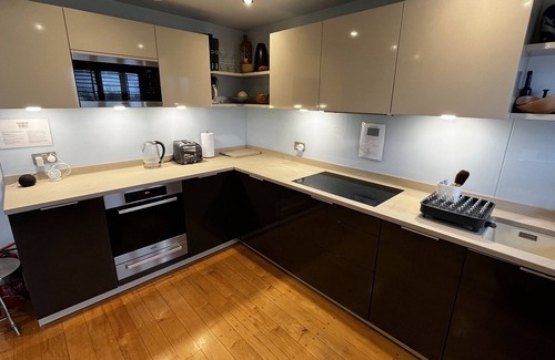 Shoreham-by-Sea House | Top-Rated Seaside Townhouse with Sauna near Brighton