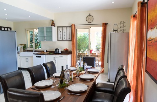 Pianotolli-Caldarello Villa | Beachside Villa with Heated Pool and Spa Near Ocean